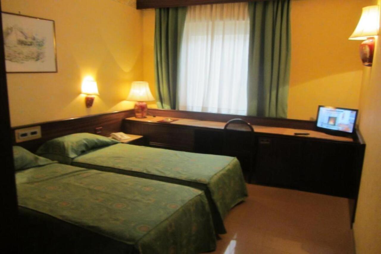 Hotel Leonardo Da Vinci Sassari Esterno foto