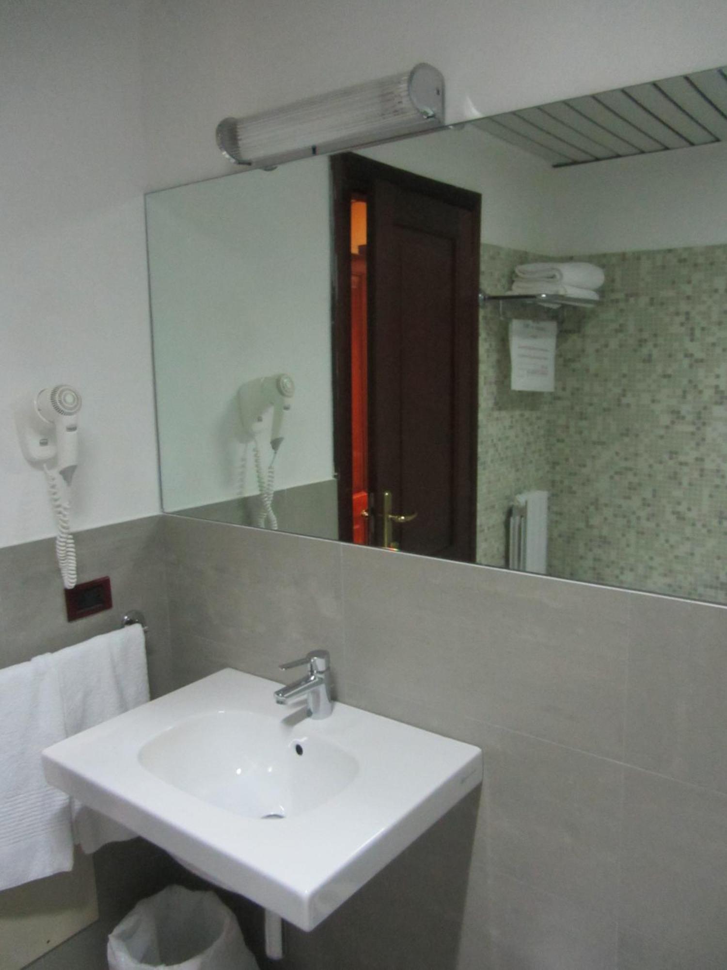 Hotel Leonardo Da Vinci Sassari Esterno foto