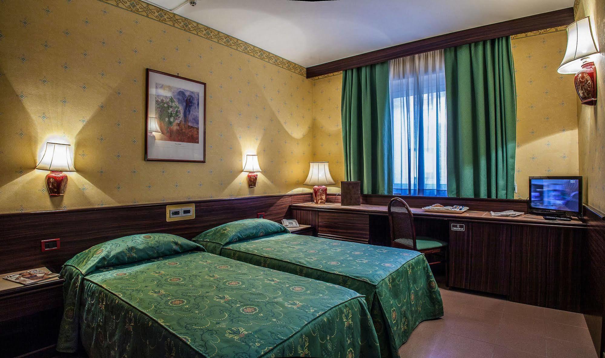 Hotel Leonardo Da Vinci Sassari Esterno foto